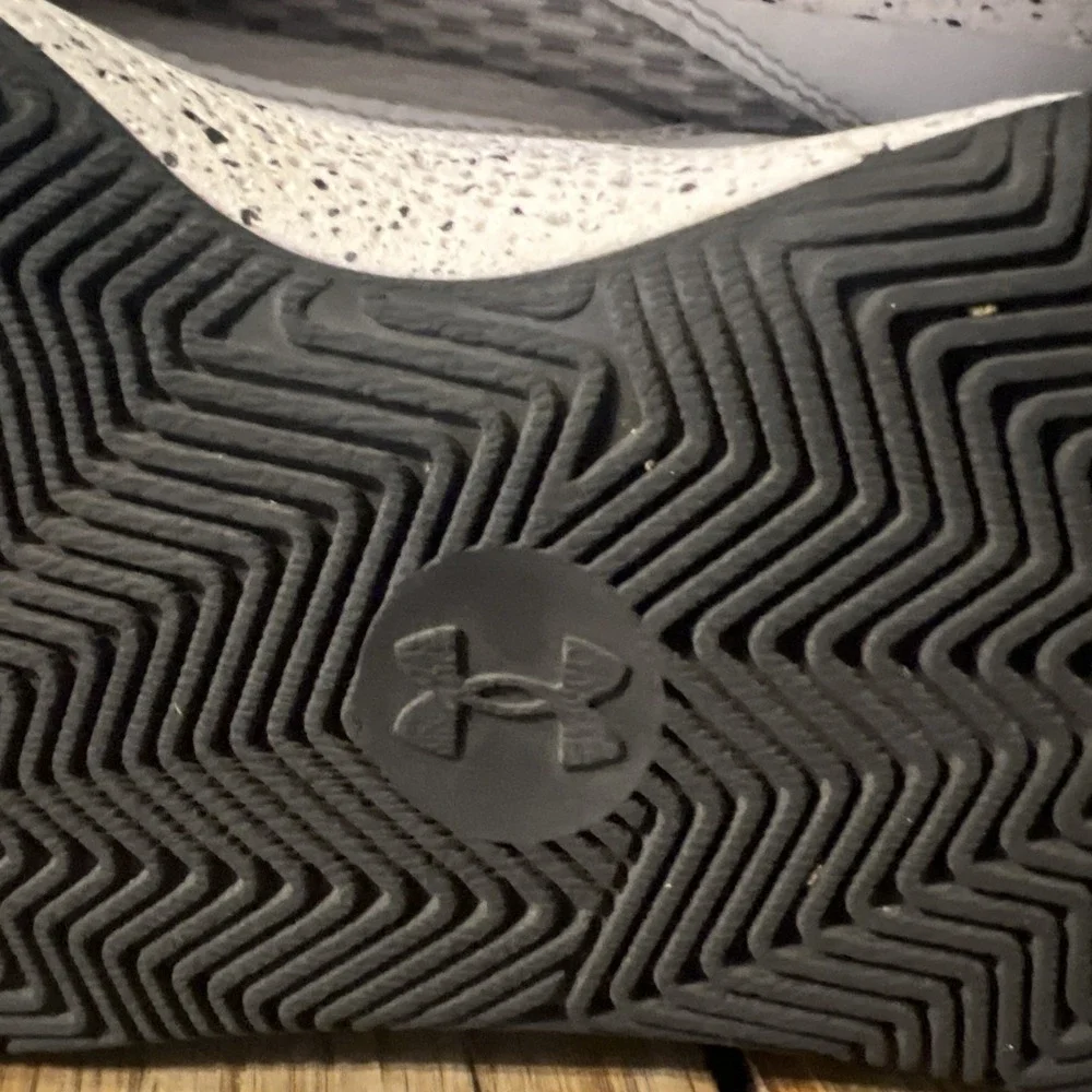 Youth Size 4.5 Y Under Armour Curry 3Z7 Low‎ White Black sneaker